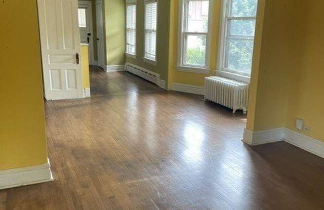 211 N Larch Avenue Gallery 3