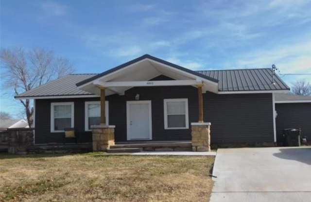 805 East Walnut Street - 805 East Walnut Street, Cushing, OK 74023
