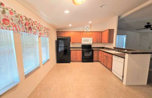 Shady retreat in Mescal photos photos