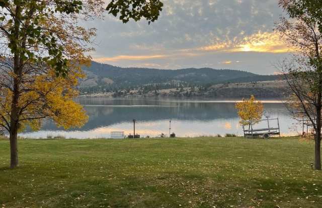 Furnished 1-Bedroom Lakehouse – Short-Term Rental Gallery 3