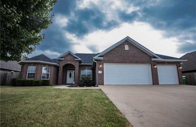 1042 Tarah Knolls  CIR - 1042 Tarah Knolls Circle, Centerton, AR 72719