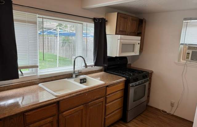 Bright & Updated Studio – One-Level Living with Landscaping Included! Gallery 4