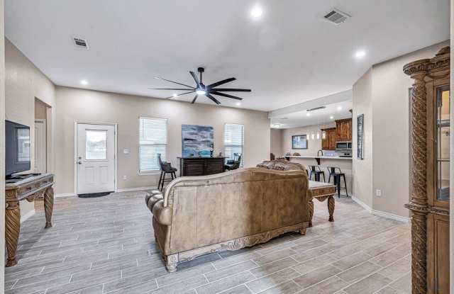 1100 Osprey Dr Gallery 4