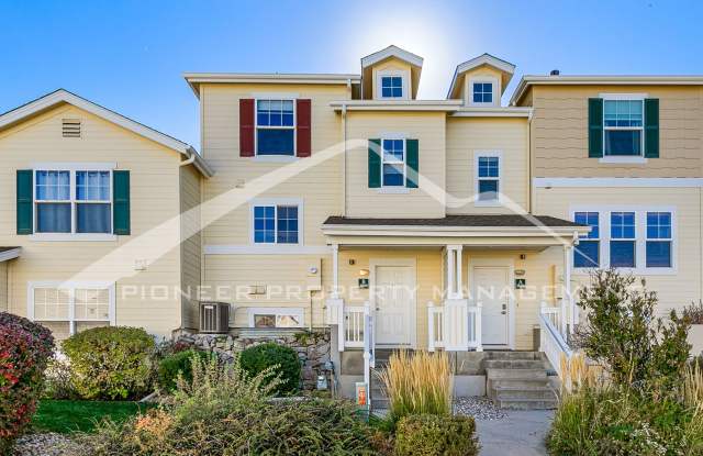 Sunny Boulder Townhome with 2-Car Garage — No Snow Shoveling This Winter! Gallery 1