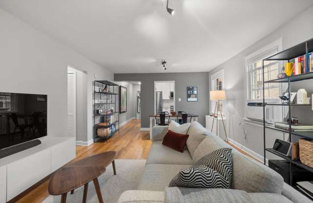 Bright & Spacious Modern 1BR Condo | All Utilities Included! Gallery 3