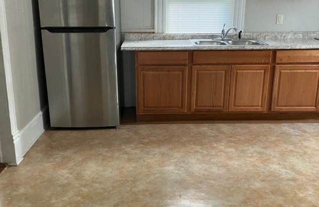 All Utilities Included Duplex in Petersburg Gallery 3
