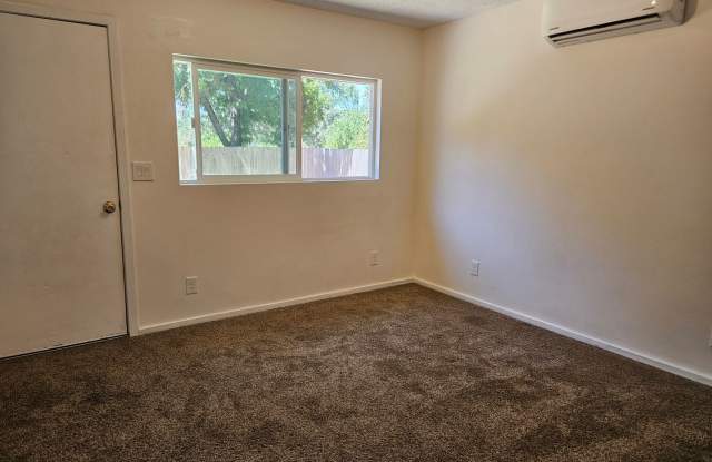 Studio with full bath Gallery 4