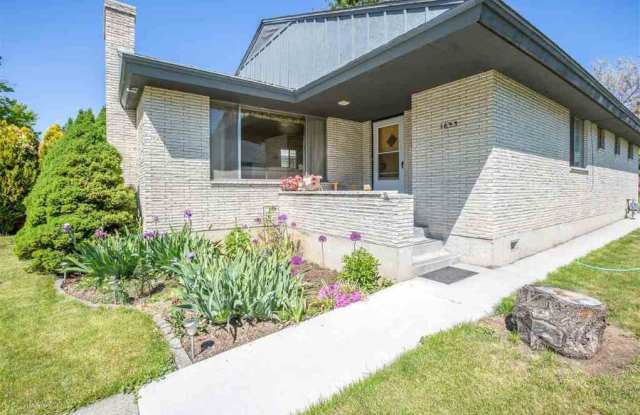 2 Bed Mid-Century House w/ Garage  Fenced Yard photos photos