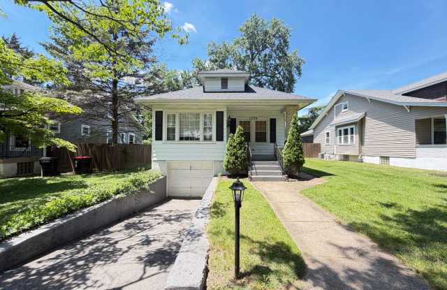 Spacious & Comfortable Two-Bedroom, and Bath House! photos photos
