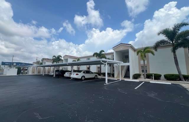 1615 SE 46th Lane unit: 208 photos photos