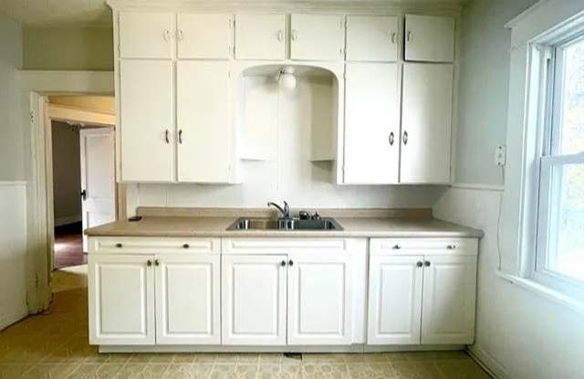 712 W 26TH ST photos photos