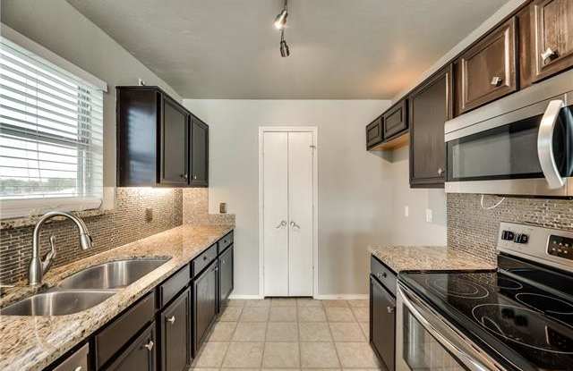 7575 Kings Trail Gallery 3
