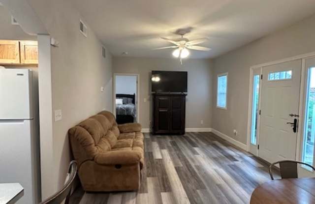 Adorable One bed/One bath furnished house! photos photos