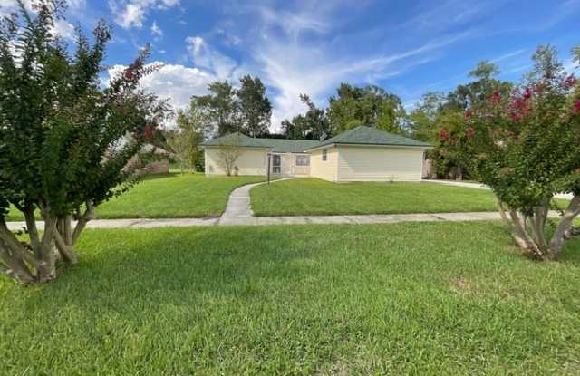 1746 Bartlett Avenue - 1746 Bartlett Avenue, Bellair-Meadowbrook Terrace, FL 32073