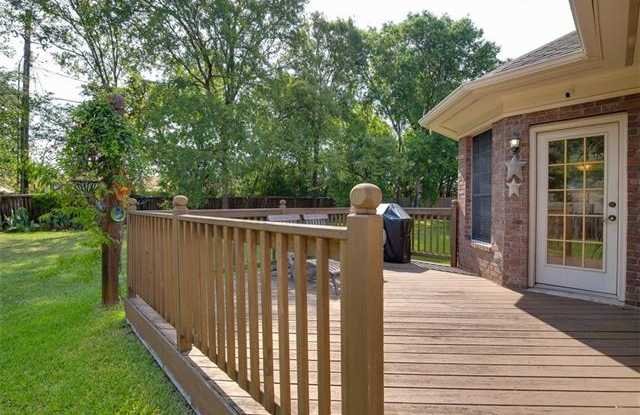 7916 Yaupon DR Gallery 2