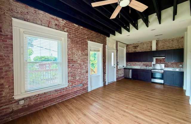 {2201 - D} Updated Pendleton Heights Condo Available Immediately Gallery 4