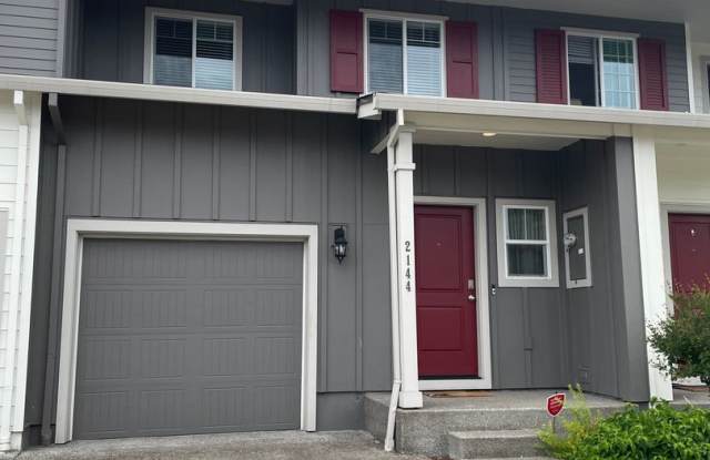 3 Bedroom Townhome w/FULLY FENCED YARD  GARAGE!! photos photos