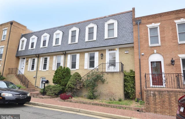 1329 LYNNBROOK DRIVE - 1329 North Lynnbrook Drive, Arlington, VA 22201