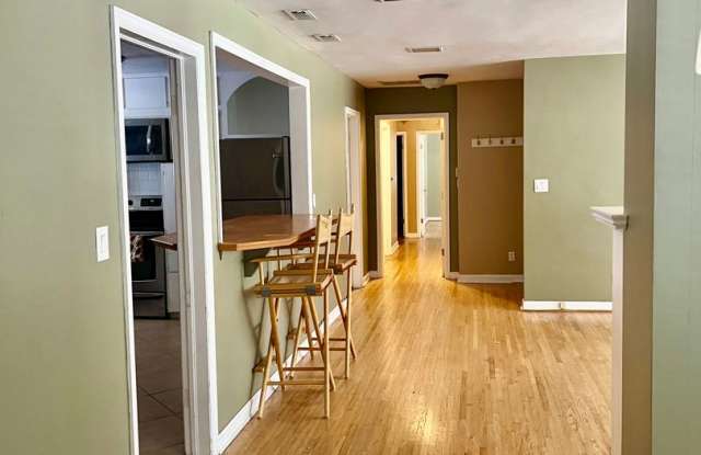 Beautiful 4 bedroom 3 bathroom home in Historic University Heights Subdivision Gallery 4