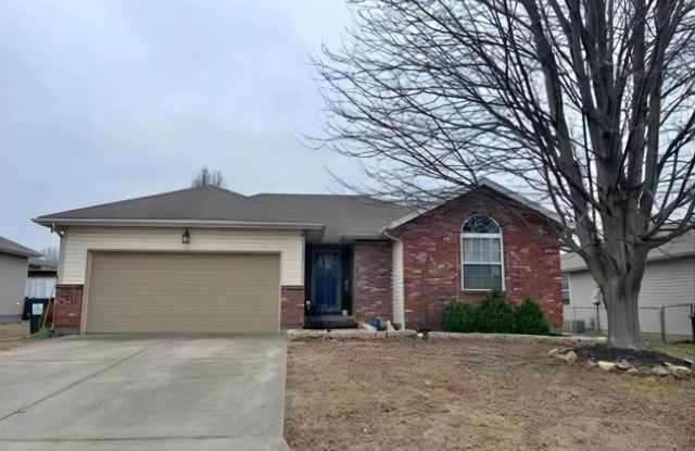 3 bedroom 2 bathroom 2 car garage on quiet block. photos photos
