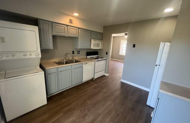 206 North Grant Avenue - A Gallery 3