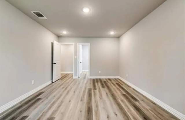 1118 Oak Drive Gallery 3