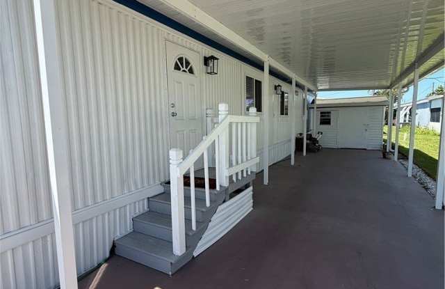 2112 lxora Court E Gallery 2