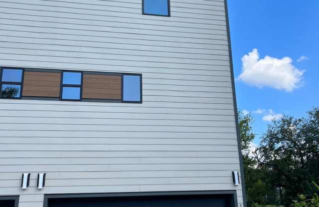 Coming Soon-Great Townhouse Minutes from Optimist Hall & NODA Gallery 3