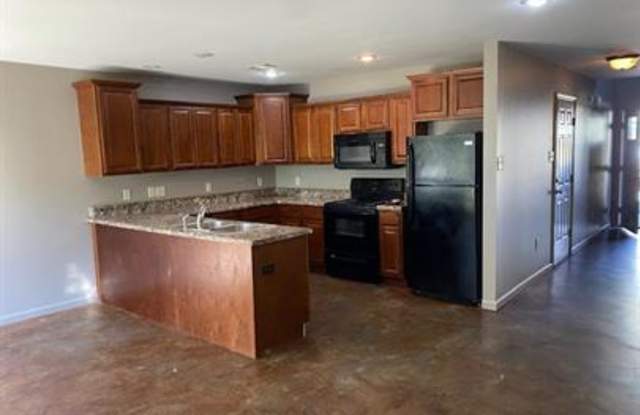 2025 Tyler Street - B Gallery 3