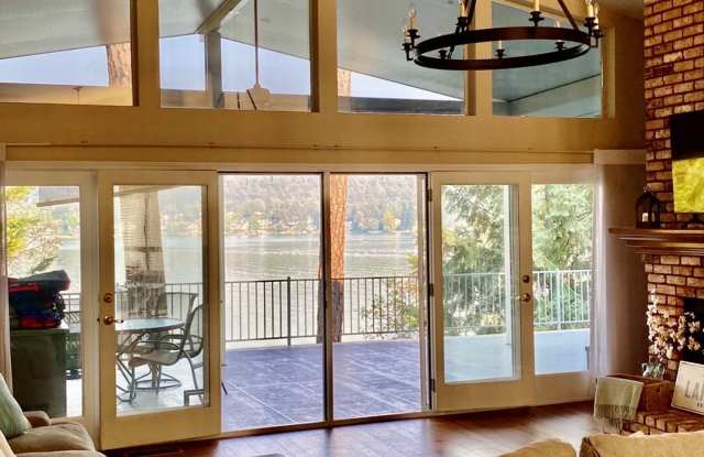 Lake Front Furnished Home, 3 bed, 4 bath in Lake Wildwood, Penn Valley, CA Gallery 4