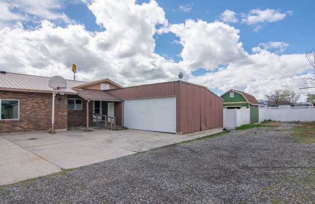 Spacious 3 Bed 2 Bath Brick Home with RV Parking, Shop Space & Large Yard in Tremonton! Gallery 4