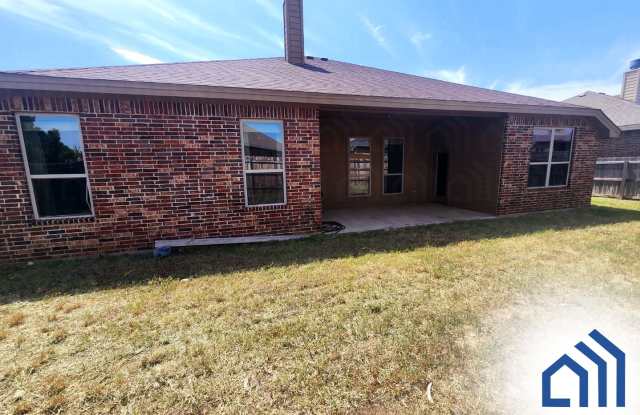 SPACIOUS 3 bedroom 2 bath home with fireplace! Gallery 4