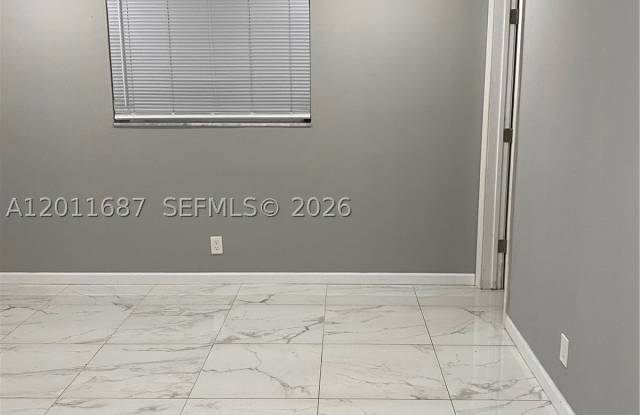 7761 NW 42nd Pl Gallery 4