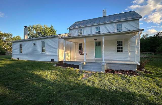 1983 Howardsville Tpke Gallery 1