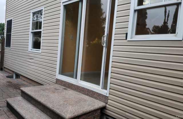 34 Nassau Avenue Gallery 2