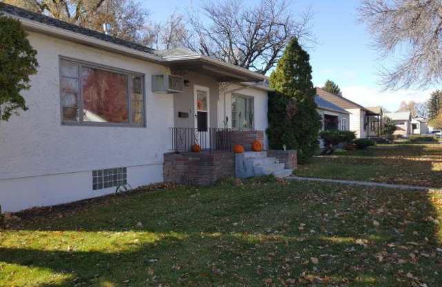 636 1/2 Avenue B photos photos