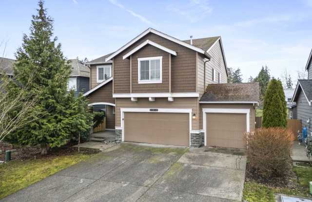 Spacious 4-Bed Puyallup Home For Rent | 3-Car Garage  Quick Commute to JBLM! - 13016 114th Avenue Court East, South Hill, WA 98374