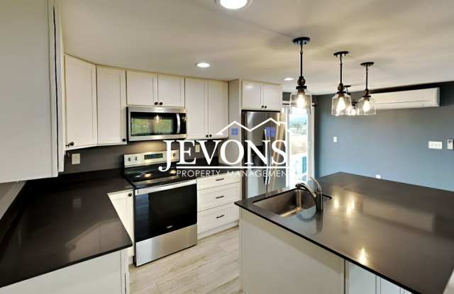 Charming 3-bedroom home in a peaceful setting with easy access to I-82 photos photos
