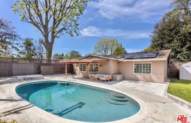 6308 Glide Ave photos photos