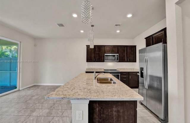 4764 Eucalyptus Dr photos photos