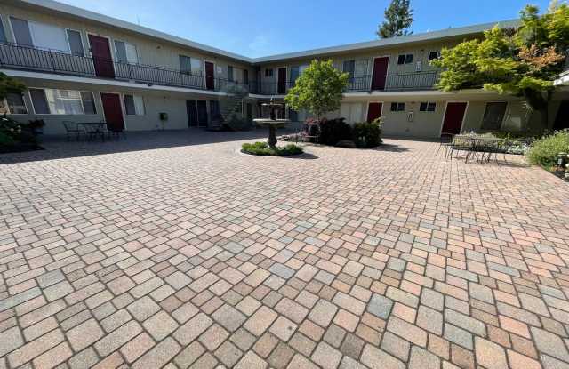Gorgeous Downstairs Apartment End Unit In Concord! Gallery 3