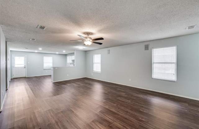 8405 Seven Oaks Lane - 8405 Seven Oaks Lane, Denton, TX 76210