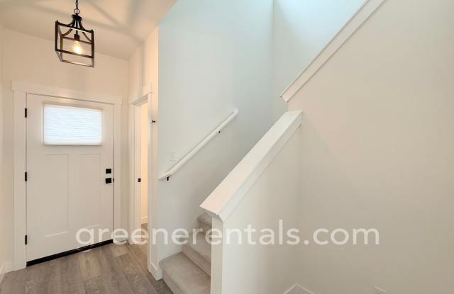 3BR/2.5BA Olympia Townhome Gallery 3