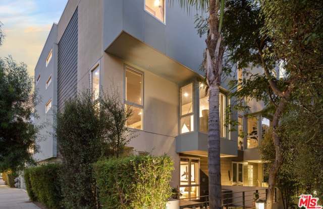 310 Washington Blvd unit: 201 Gallery 2