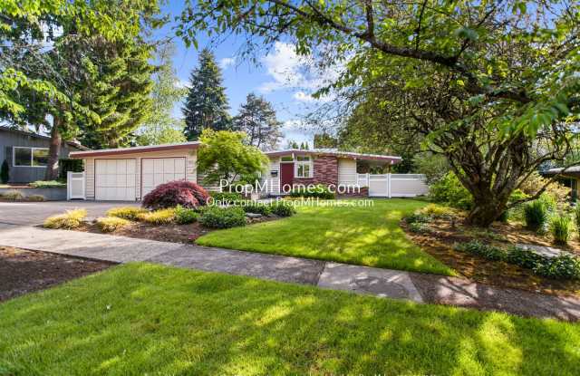 Mid-Century Dream Home: Three Bedrooms and a Converted Garage Await! photos photos Mid-Century Dream Home: Three Bedrooms and a Converted Garage Await! photos photos