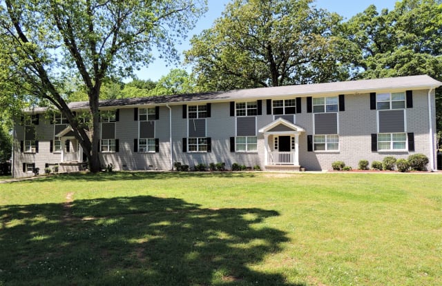 Twelve Oaks Apartments Gallery 4
