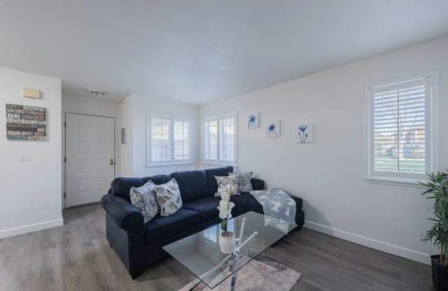 1853 Cherokee Dr Unit 1 Gallery 3
