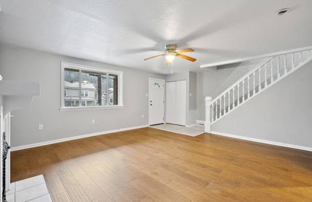 Refreshed 3 Bedroom in Elliott minutes from Downtown Gallery 3