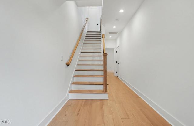 2000 Moody Lane Gallery 3
