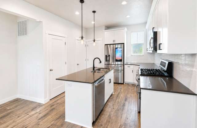 Beautiful 3-Story, 2-Bedroom Condo in Daybreak! Gallery 1